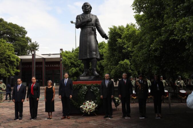 Encabeza Bedolla ceremonia cívica por el CCXIV Aniversario del Inicio de la Independencia