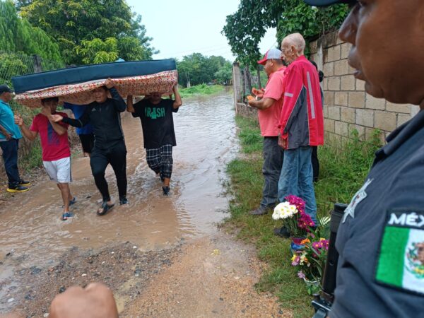 Jonh se degrada a tormenta tropical; Gobierno estatal atiende afectaciones