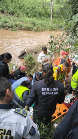 Rescatan a menor en el río Grande de Morelia