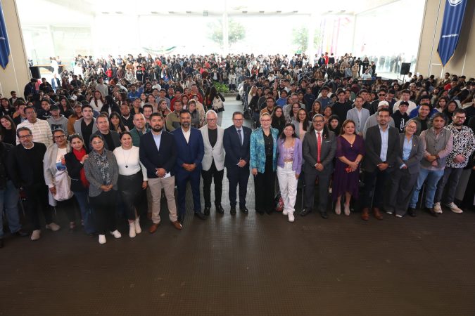 A avanzar sin miedo, con sensibilidad y empatía, invita rectora a estudiantes de Arquitectura