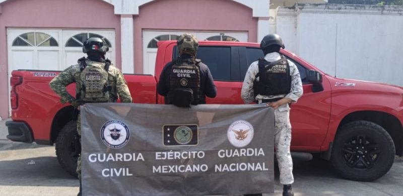 SSP y autoridades federales detienen a objetivo delincuencial y aseguran arsenal, en Apatzingán