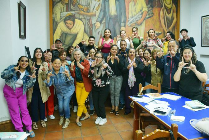 Trabajadores de museos de la Secum aprenden Lengua de Señas Mexicana