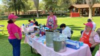 Sobrevivientes de cáncer realizan Mercadito Rosa en el Zoológico de Morelia 