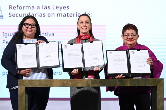 Firma Presidenta Claudia Sheinbaum decreto por el que se reforman leyes secundarias para proteger a las mujeres en México